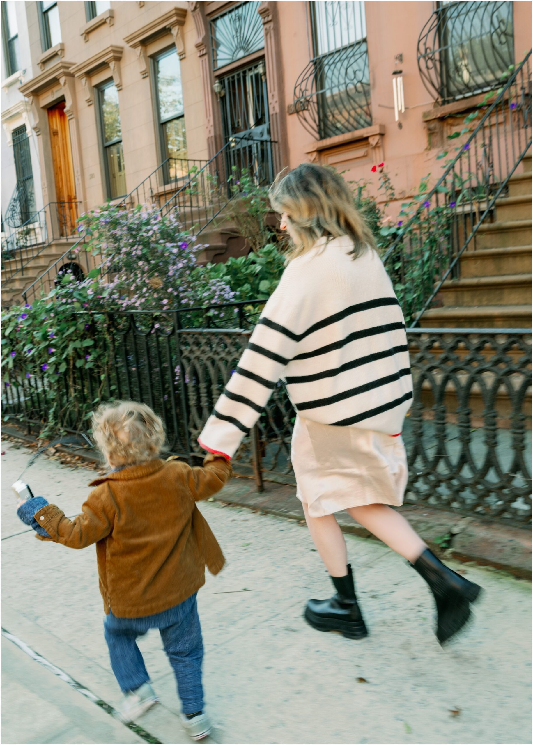 mom and child running together in Brooklyn, New York